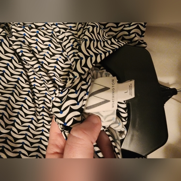 Worthington Crop Style Dress shirt- Size L, never worn - Picture 2 of 2